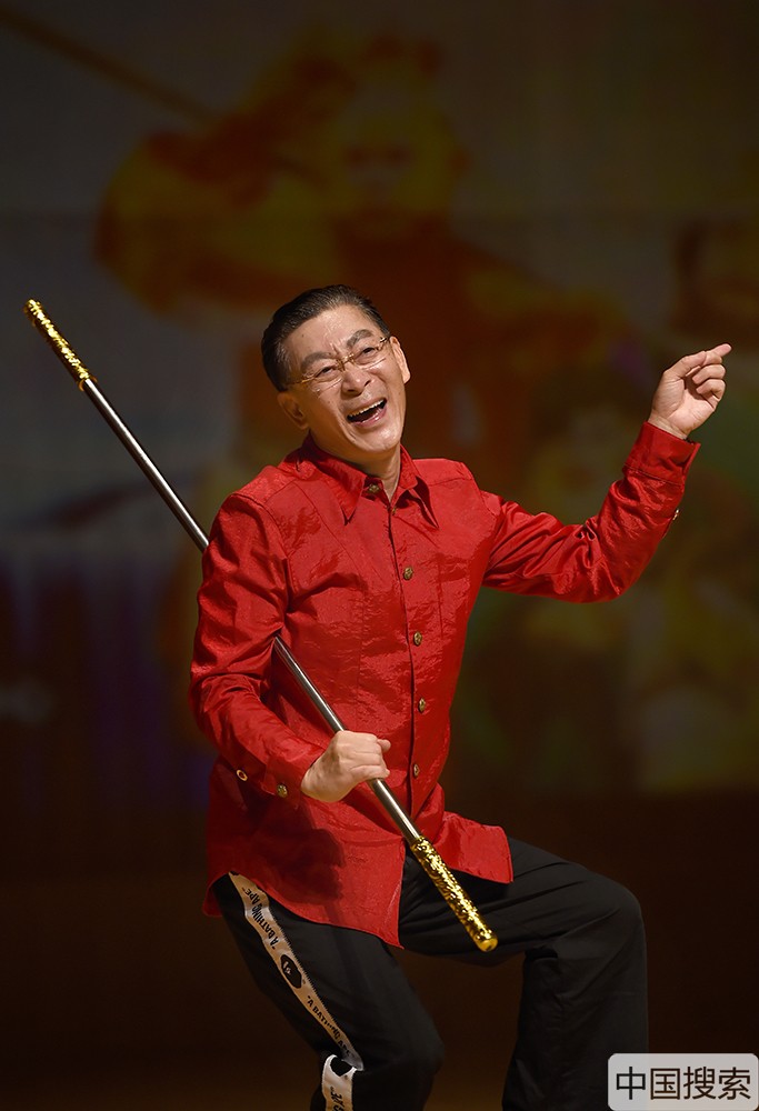 图为六小龄童表演“美猴王”经典动作。中国搜索宋家儒摄