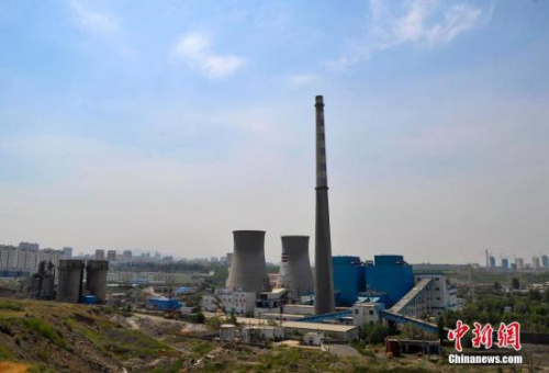 新疆第一座火力发电站退出历史舞台。图为远眺发电厂厂区。刘新 摄