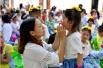中国家长节聚焦：父母管太多　孩子内心不易强大