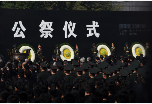 12月13日是第五个南京大屠杀死难者国家公祭日，南京大屠杀死难者国家公祭仪式在侵华日军南京大屠杀遇难同胞纪念馆举行。新华社照片