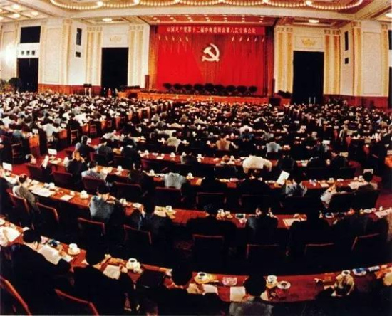 全会通过了《中共中央关于社会主义精神文明建设指导方针的决议》。
