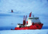 中国极地舰“雪龙”号完成中山站卸货驶离站区