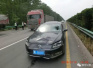 漯河：货车司机高速路上捡水箱盖　被小轿车撞飞