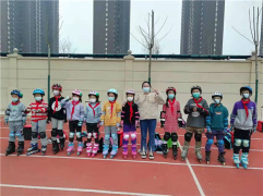 郑州高新区宏达路小学举行校园轮滑比赛