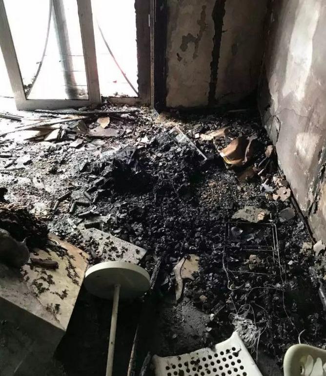 知名自媒体人在沪住宅突然爆炸起火 疑与电池有关