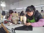 河南宝丰：乡村服装加工企业 带动群众就业增收